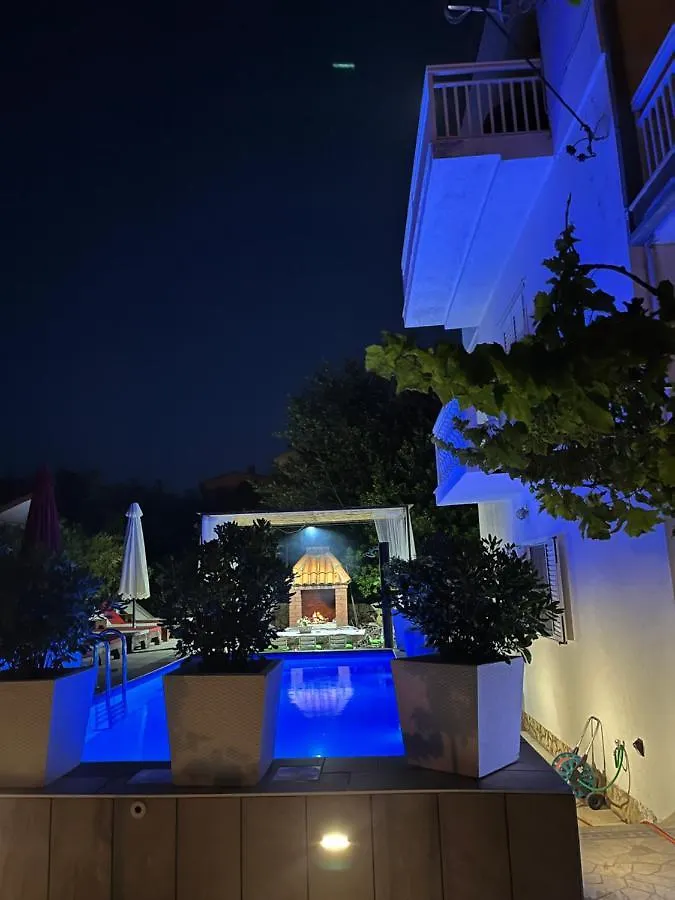 Villa Danijela With Heated Pool,Jacuzzi And Sauna Seget Vranjica
