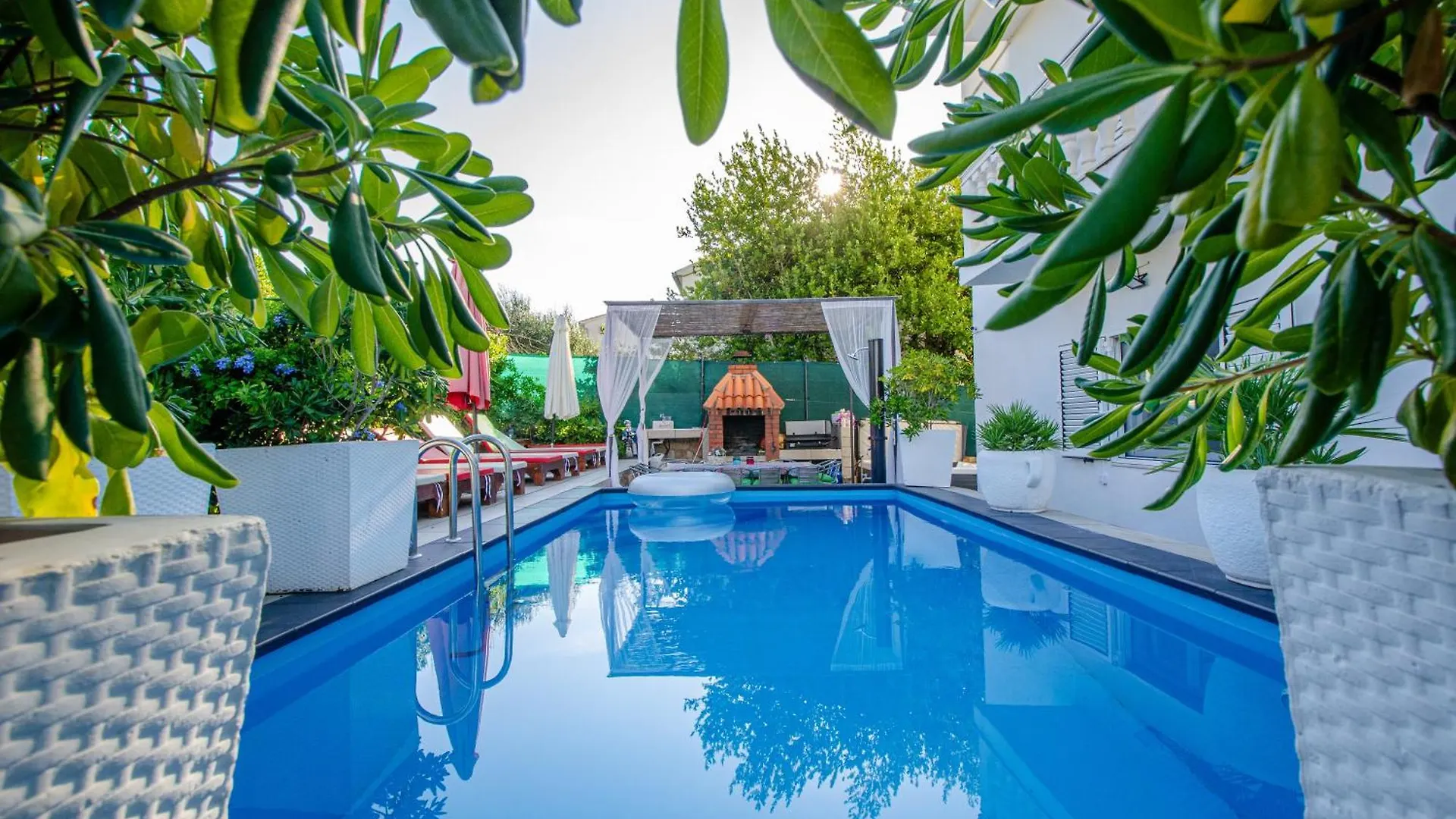 Villa Danijela With Heated Pool,Jacuzzi And Sauna Seget Vranjica
