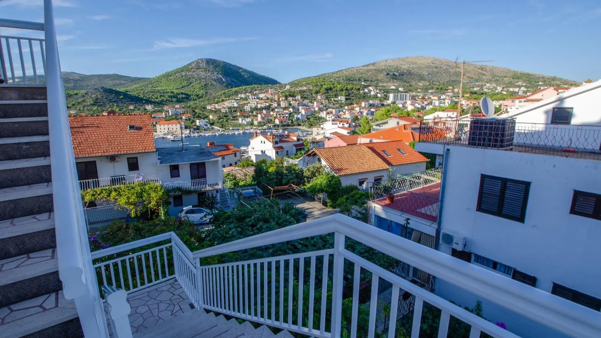 Villa Danijela With Heated Pool,Jacuzzi And Sauna Seget Vranjica