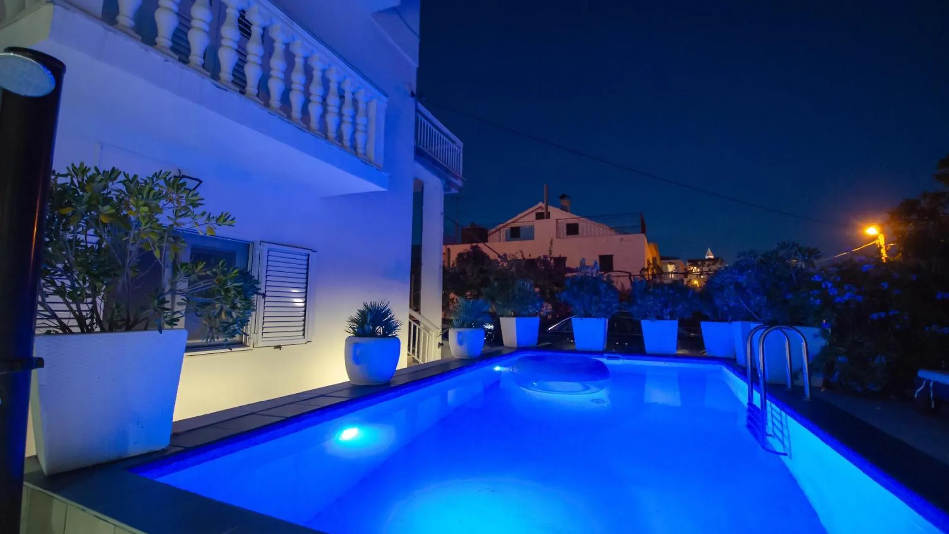 Villa Danijela With Heated Pool,Jacuzzi And Sauna Seget Vranjica